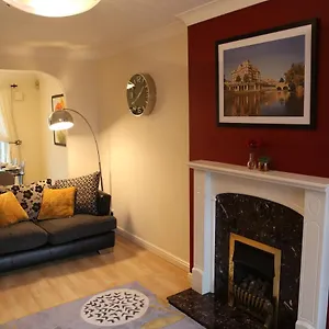 https://stylish-and-spacious-home-with-garden-views-near-mcr.hotelsin-chester.com