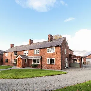 https://milton-green-farm.hotelsin-chester.com